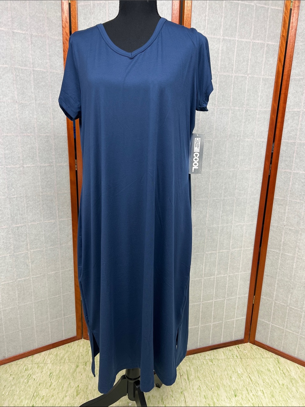32°  Navy T-shirt dress with a V-Neck